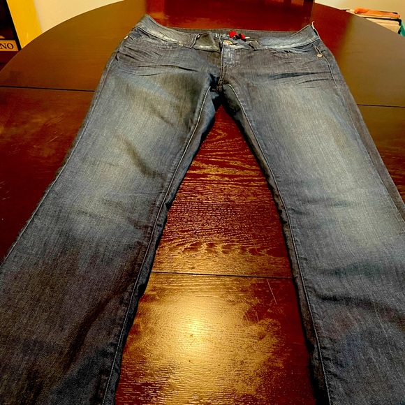 Wide legged classic pair of Guess jeans size 32 - Picture 1 of 5